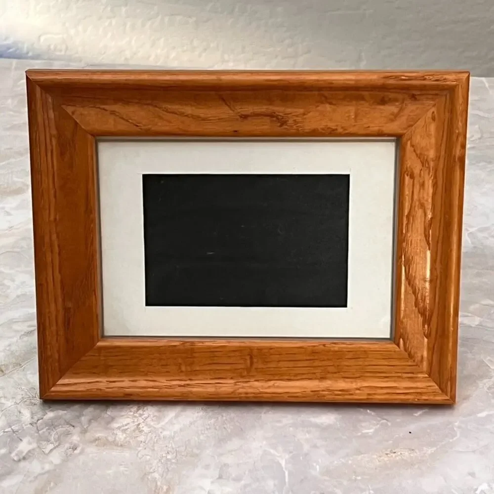 Wooden Picture Frame With White Border for 5 x 7